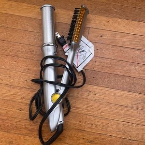 Hair curler with smoothing brush